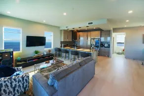 3BR Waterfront Stay: Pool, Spa & Free Kayaks - Image 4