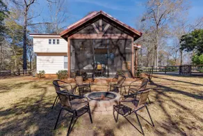 Private 3BD Retreat | Large Yard | Family Stay - Image 3