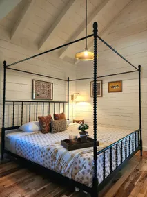 Romantic Lake Logan Cabin with Hot Tub and Sauna - Image 5