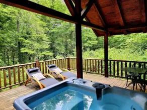 Romantic Cabin Hot tub~Sauna~Fireplace~Restaurants - Image 3