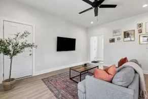 Cottage Vibes in the City - 1BD, 2nd Floor - Image 4