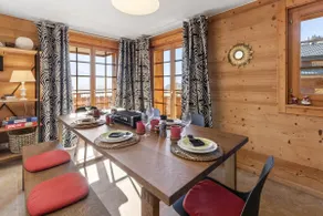 Chalet apartment with balcony and Alpine view - Image 2