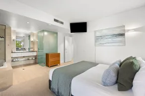 Riviera - Two Bedroom Apartment in Sebel Building - Image 5