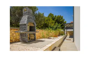 4 bedroom stunning home in Murter - Image 5