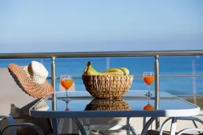 Green – A Seaside Escape with Mesmerizing Views - Image 3