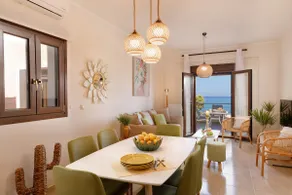 Green – A Seaside Escape with Mesmerizing Views - Image 2