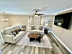 Pet friendly home, Outdoor Pool, and fenced yard - Image 2