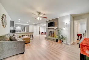 Inviting home with heated pool and dog-friendly - Image 3