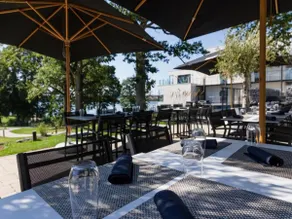 Blissful retreat on the lake - Image 4