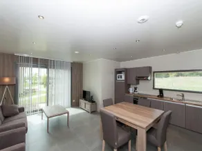 Blissful retreat on the lake - Image 3