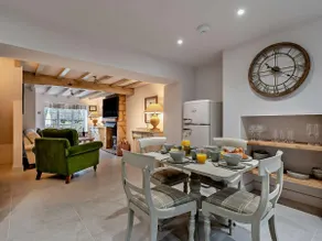2 Bed in Broadway oc-95825 - Image 2