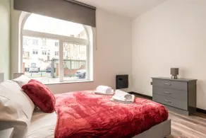 Fabulous 2 Bed Apartment in the Heart of Hull - Image 2