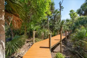 RIVER FLY IN: Updated, Luxurious Waterfront 2BR - Image 5