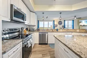 RIVER FLY IN: Updated, Luxurious Waterfront 2BR - Image 4