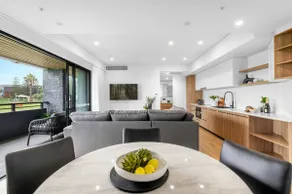 Luxe One Bedroom Apartment - Image 5