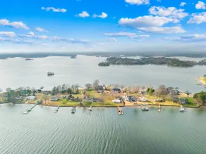 Covered Dock, King Suite, Modern Design, & Kayaks - Image 3