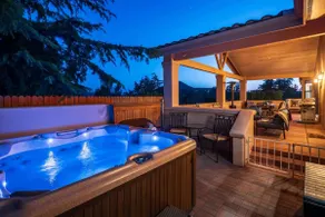 5 Bed 3 Bath Uptown Sedona-Game Room-Sauna-Cold Plunge-Jacuzzi-Gym - Image 4