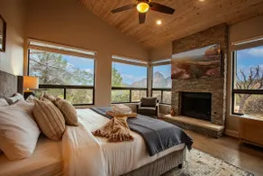 5 Bed 3 Bath Uptown Sedona-Game Room-Sauna-Cold Plunge-Jacuzzi-Gym - Image 3