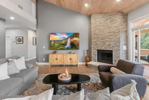 5 Bed 3 Bath Uptown Sedona-Game Room-Sauna-Cold Plunge-Jacuzzi-Gym - Image 5