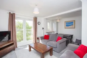 3 Bedroom Duplex with Free Parking - Image 5