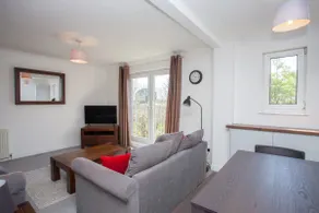 3 Bedroom Duplex with Free Parking - Image 3