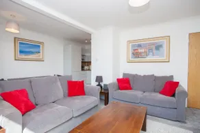 3 Bedroom Duplex with Free Parking - Image 4