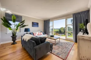Farmhouse Retreat with Large Hot Tub - Image 2