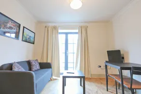 City Centre 1 Bed Apartment - Image 5
