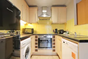 City Centre 1 Bed Apartment - Image 4