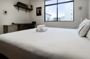 Stylish Stay in Redfern Central & Convenient - Image 4