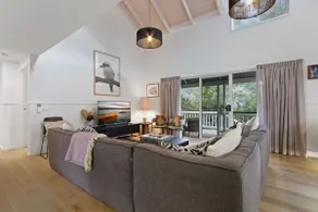 Cliff House Cottage | Modern Metung Retreat - Image 2