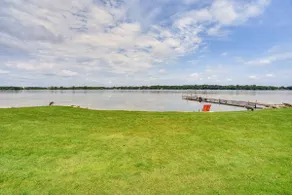 Near All season Trails: Howard Lake Home w Dock - Image 3