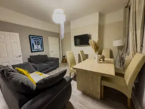 Entire home in Audenshaw Manchester - Tomelle - Image 3