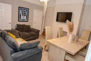 Entire home in Audenshaw Manchester - Tomelle - Image 2