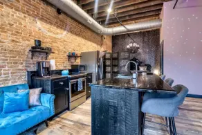 Welcome to Black Palace-A! A beautiful downtown lo - Image 4