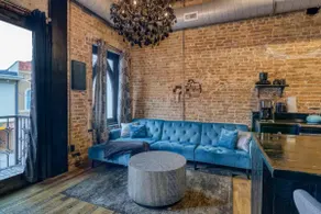 Welcome to Black Palace-A! A beautiful downtown lo - Image 2