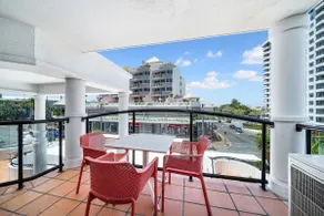 Beach, Cafés & Cocktails | Mooloolaba Escape - Image 4