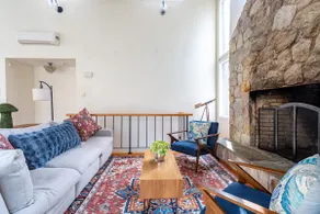 Bright Contemporary Near The Best Hiking Trails - Image 2