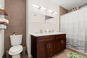 Cozy 3BR w/ Roofdeck | MET | Direct Subway to FIFA - Image 4