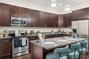 Cozy 3BR w/ Roofdeck | MET | Direct Subway to FIFA - Image 3