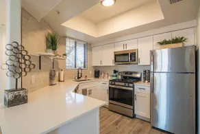 ASU & Mill Ave | Sunny Getaway | Hot Tub & Gym - Image 3