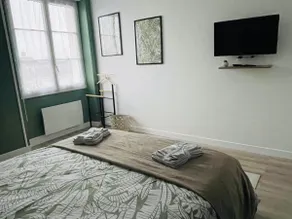 At Logis Briand – Queen beds – 3 bedrooms - Image 3