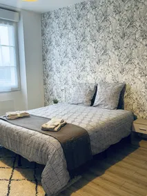 At Logis Briand – Queen beds – 3 bedrooms - Image 5