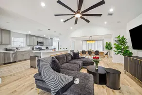 Beautiful 4bd 3ba Home With Pool Hot Tub & Cinema - Image 2