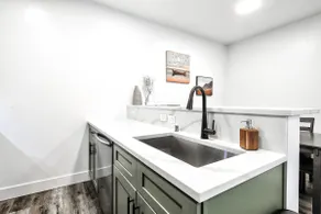 Cozy Luxury, Close to Downtown! 204 - Image 4