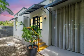 Modern 3BR Near Brickell • Cozy Patio • Parking - Image 5
