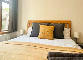 Sussex Studio with Heated Pool & Woodland - Image 3