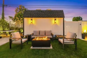2BR Retreat / HOT TUB, Fire Pit, BBQ, & Yard Oasis - Image 2