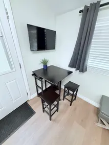 Modern Guest Suite, Fireplace, Patio, BBQ, Parking - Image 5