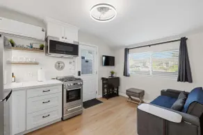 Modern Guest Suite, Fireplace, Patio, BBQ, Parking - Image 2
